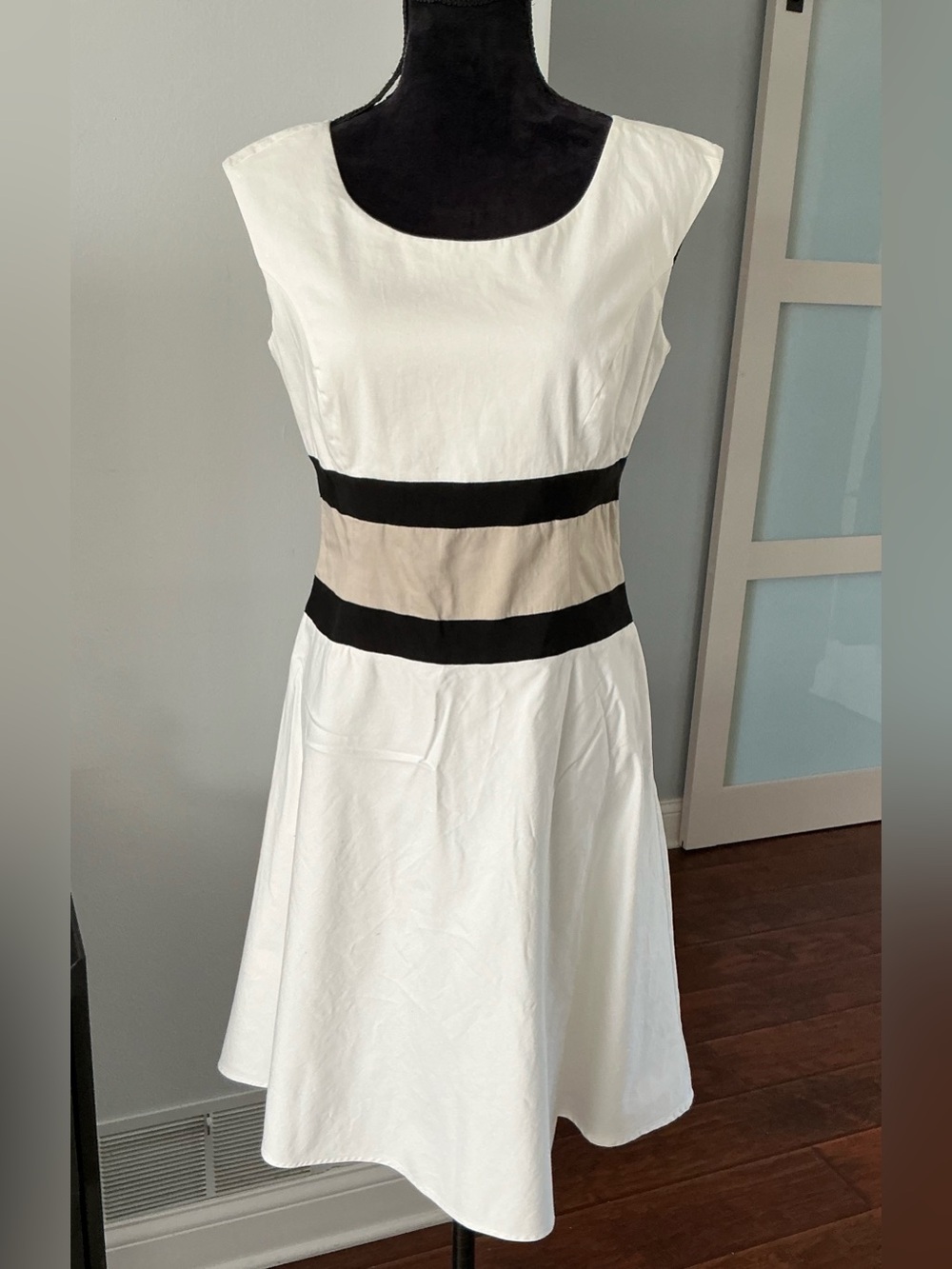 Sleeveless Calvin Klein flattering Fit-and-Flare Dress🦋